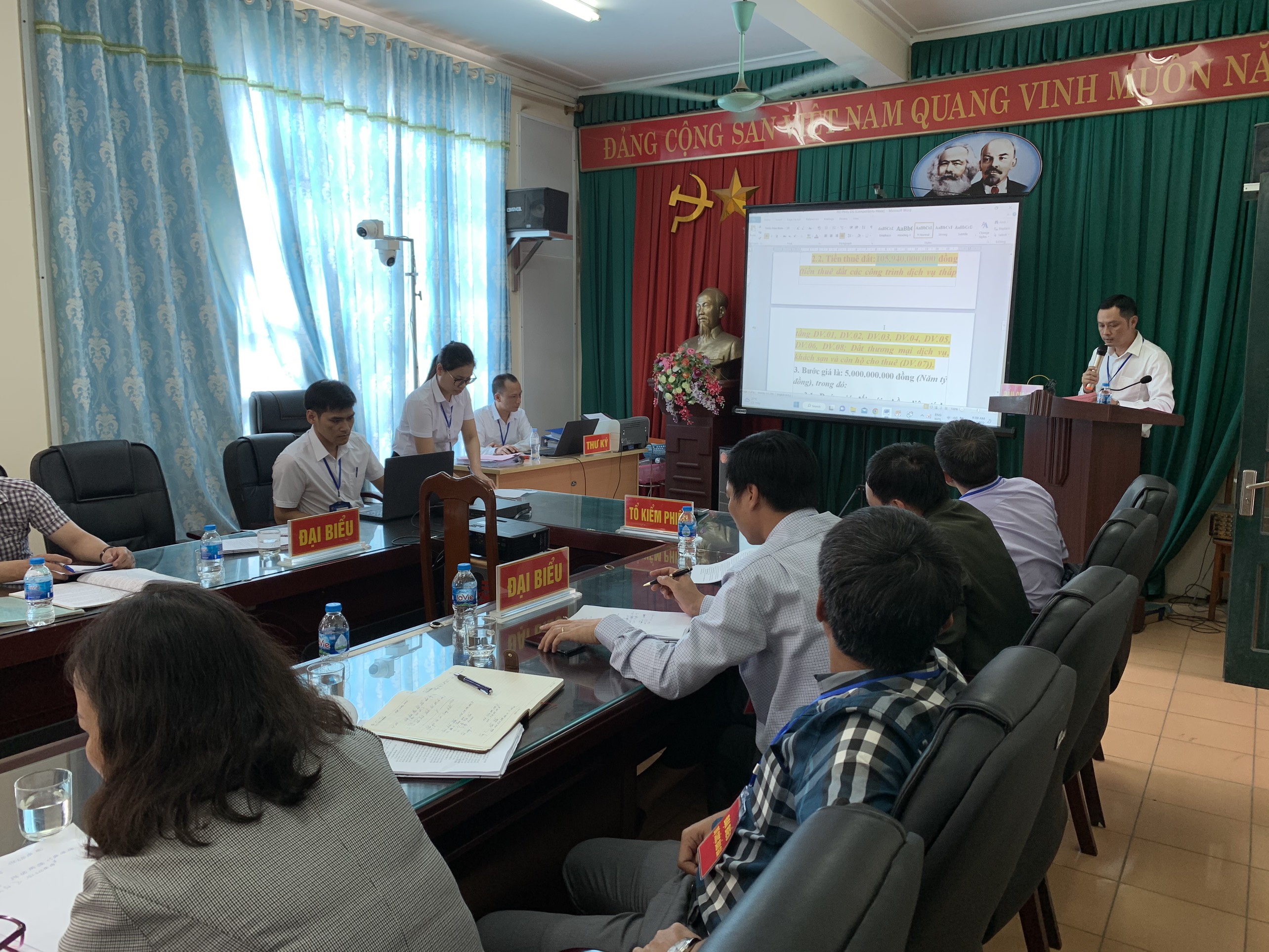 Quang cảnh cuộc đấu giá